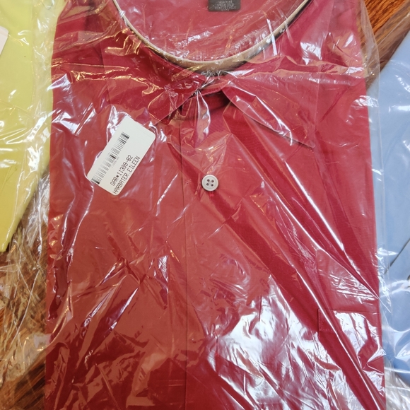 Stretch express short sleeve button down casual - Picture 3 of 8